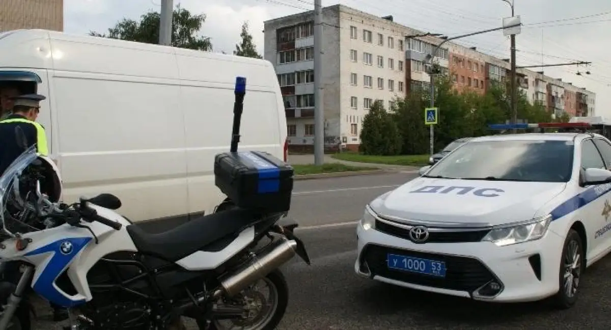 Автоледи на «Пежо» не раз колесила по Великому Новгороду навеселе