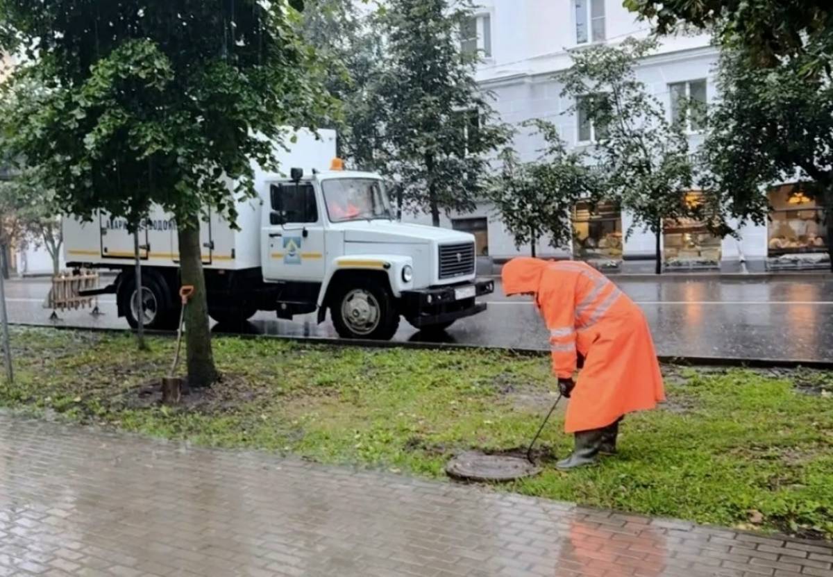 За ночь в Великом Новгороде выпало более 35 мм осадков. Дождь продолжается
