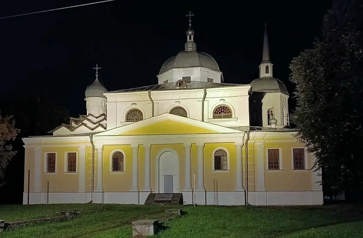 В Великом Новгороде «подсветили» храм Никиты Мученика