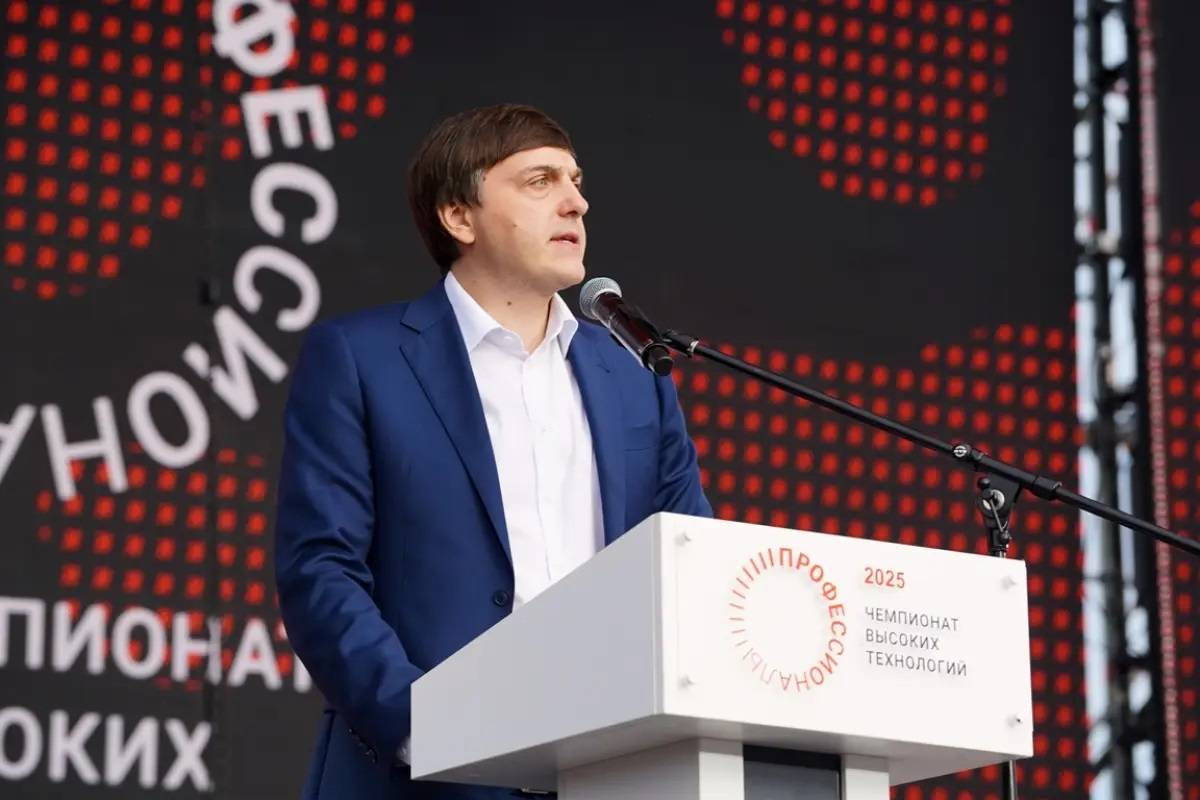 На фото: Сергей Кравцов на закрытии ЧВТ в Великом Новгороде в 2025 году