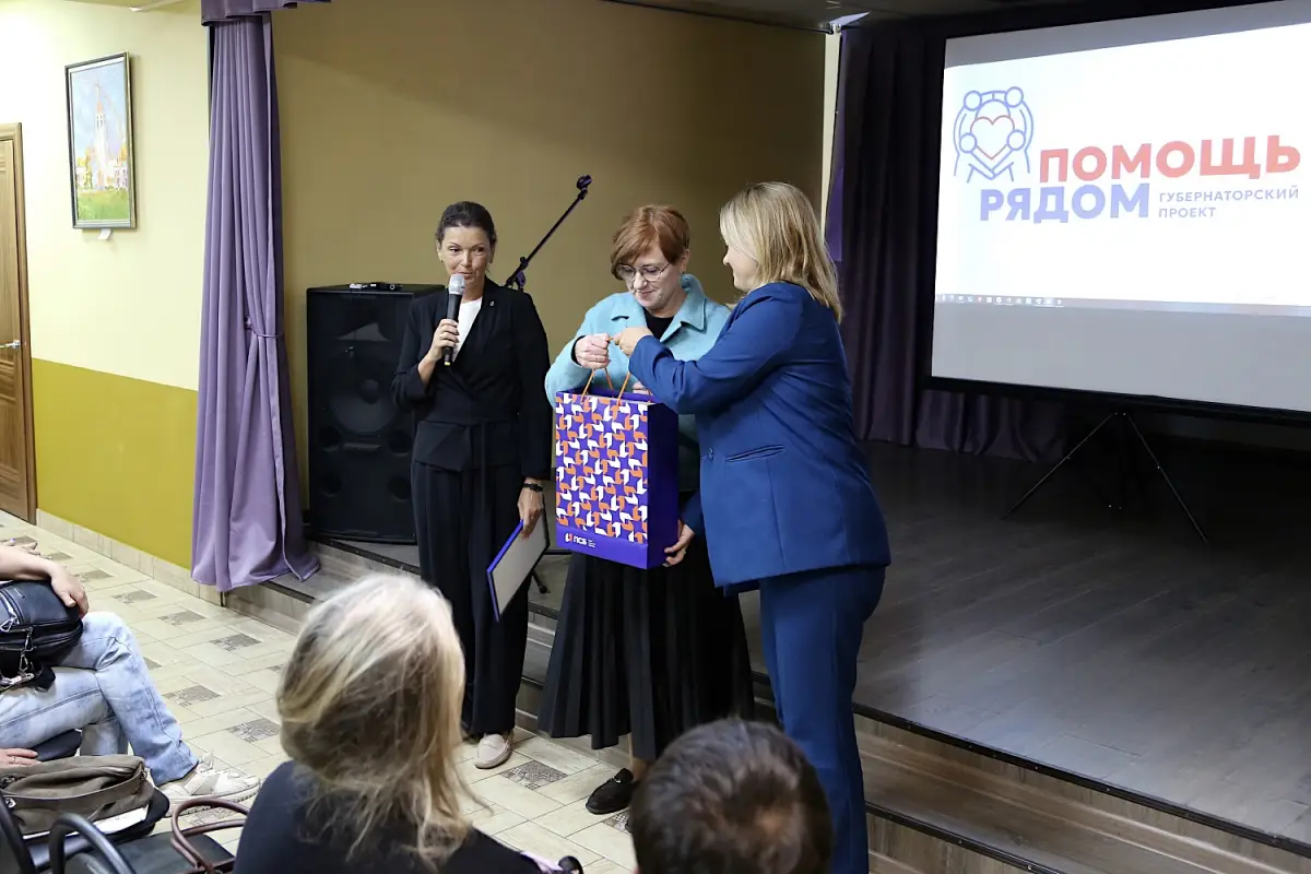 В Новгородском госпитале ветеранов появился коммуникатор для слабослышащих людей