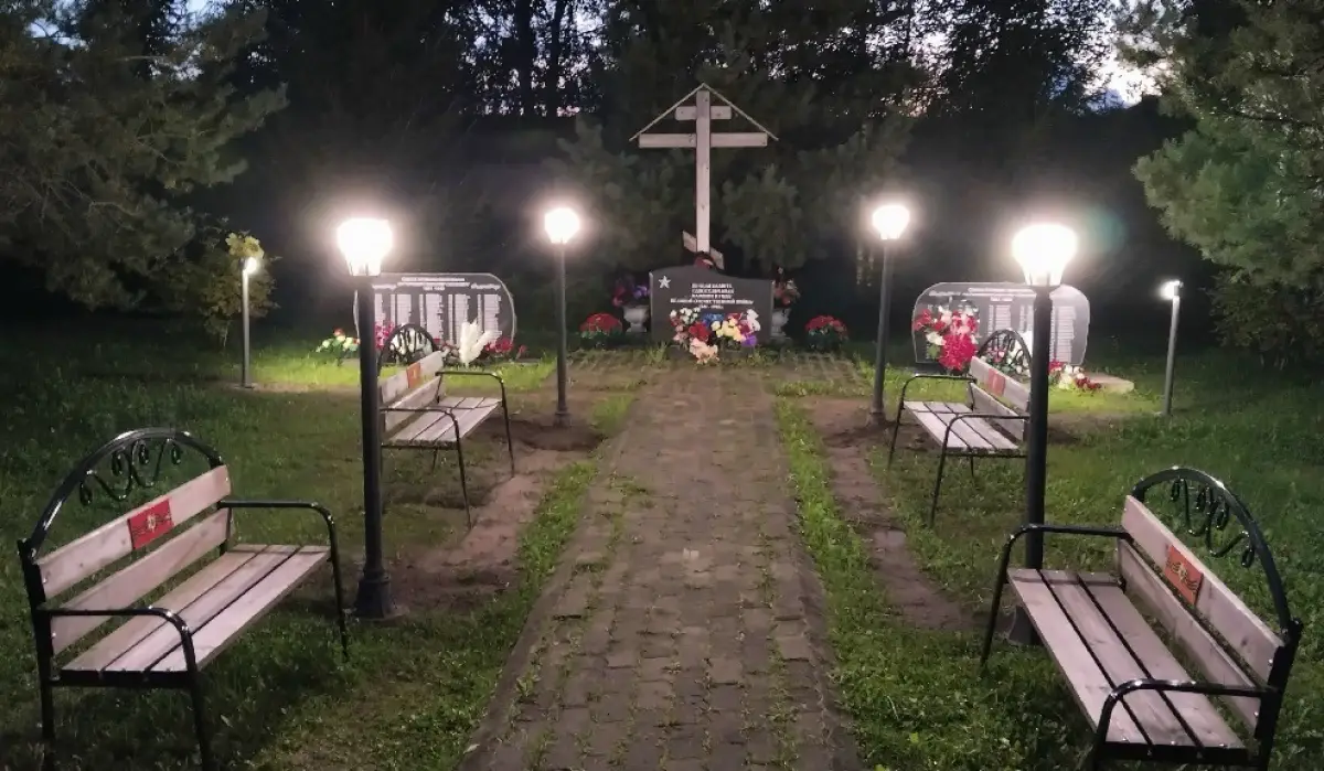 В сквере Памяти старинной деревни Менюша установили подсветку
