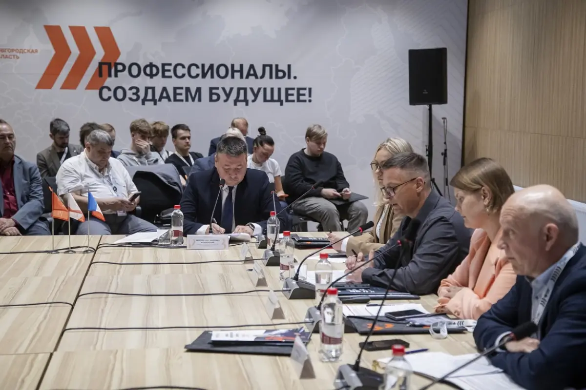 Взаимодействие власти, образования и бизнеса в сфере транспорта обсудили на ЧВТ