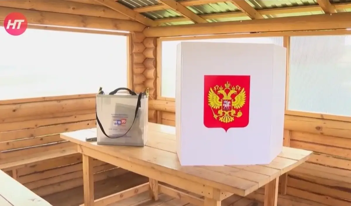 Для избирателей из деревни Чавницы организовали мобильный пункт в беседке