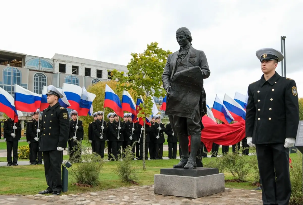 В Великом Новгороде торжественно открыли памятник губернатору Якову Сиверсу