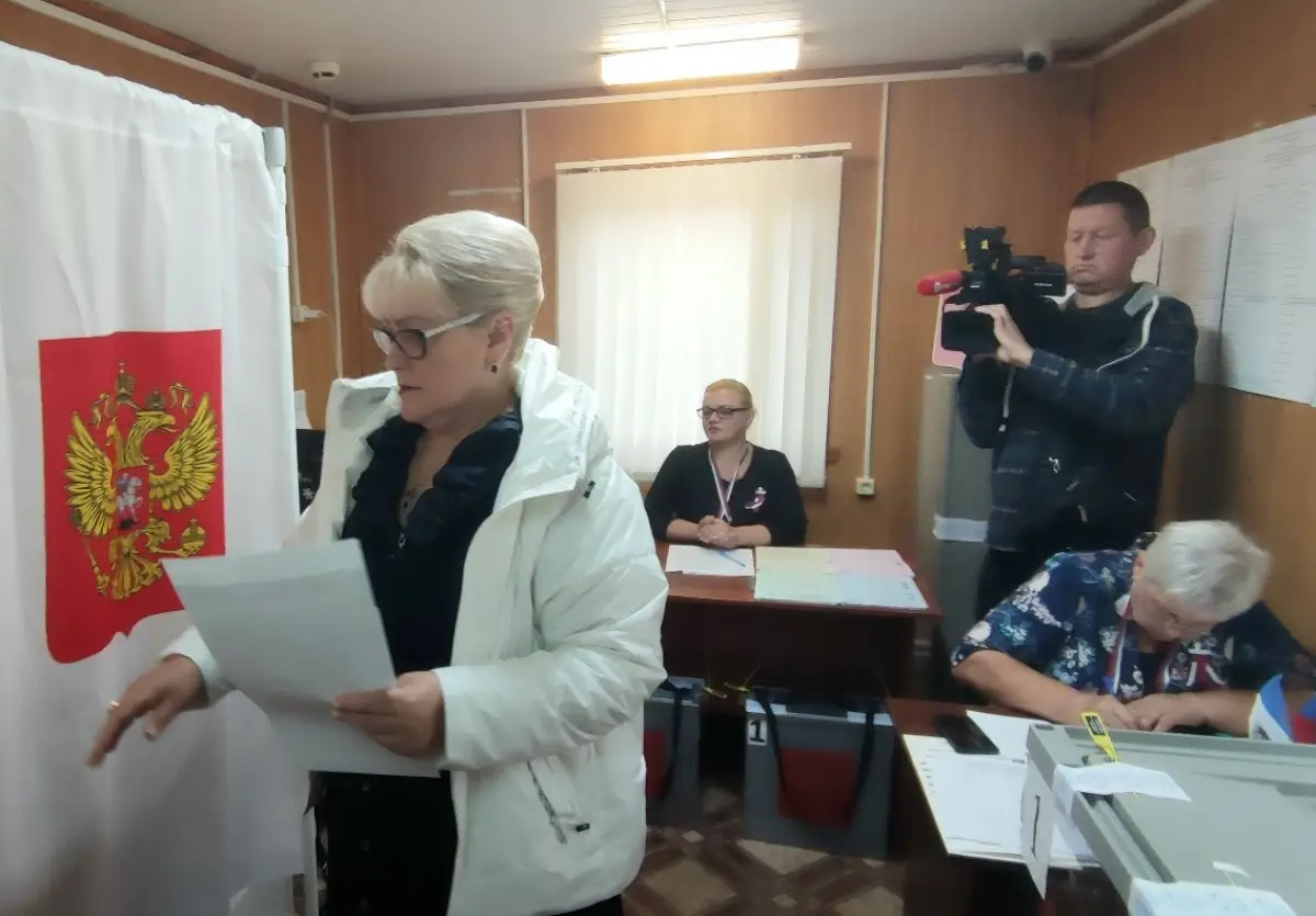 Ольга Ефимова проголосовала в посёлке Волховец