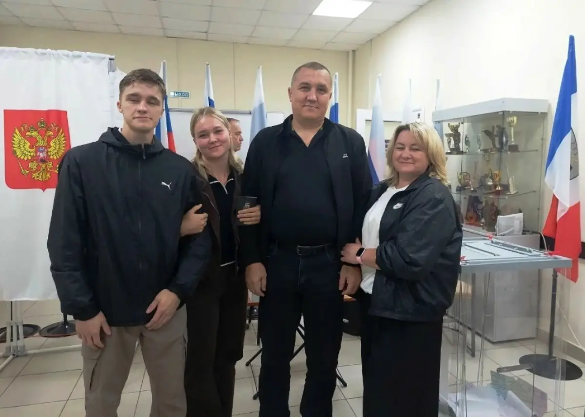 Многие жители Новгородской области приходят голосовать всей семьёй