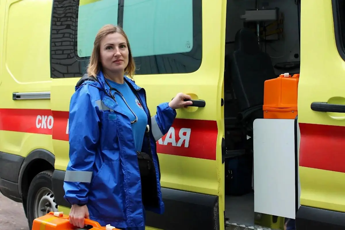 Демянский фельдшер: «Я шла на вызов пешком по лесу, потом через речку»