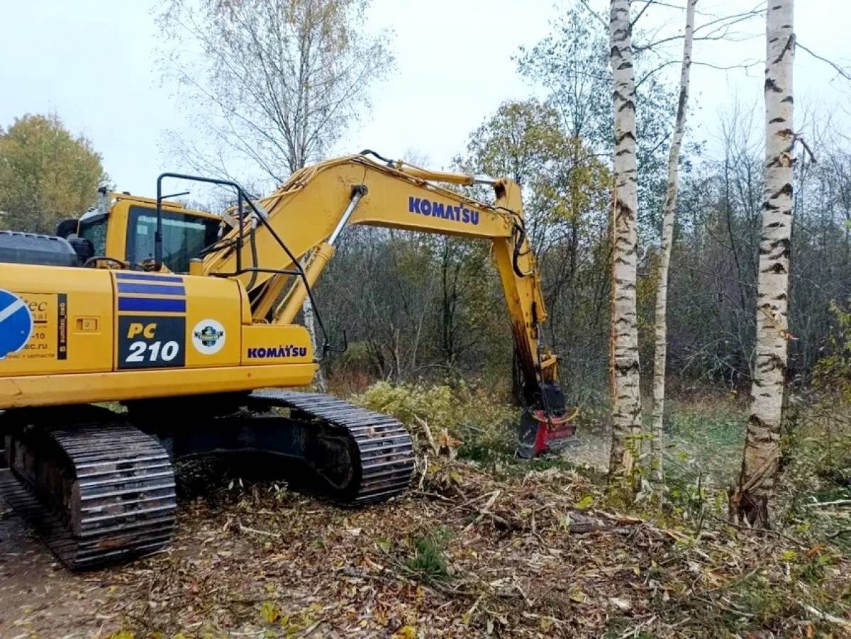 В трёх округах Новгородчины на областных дорогах работают мульчеры