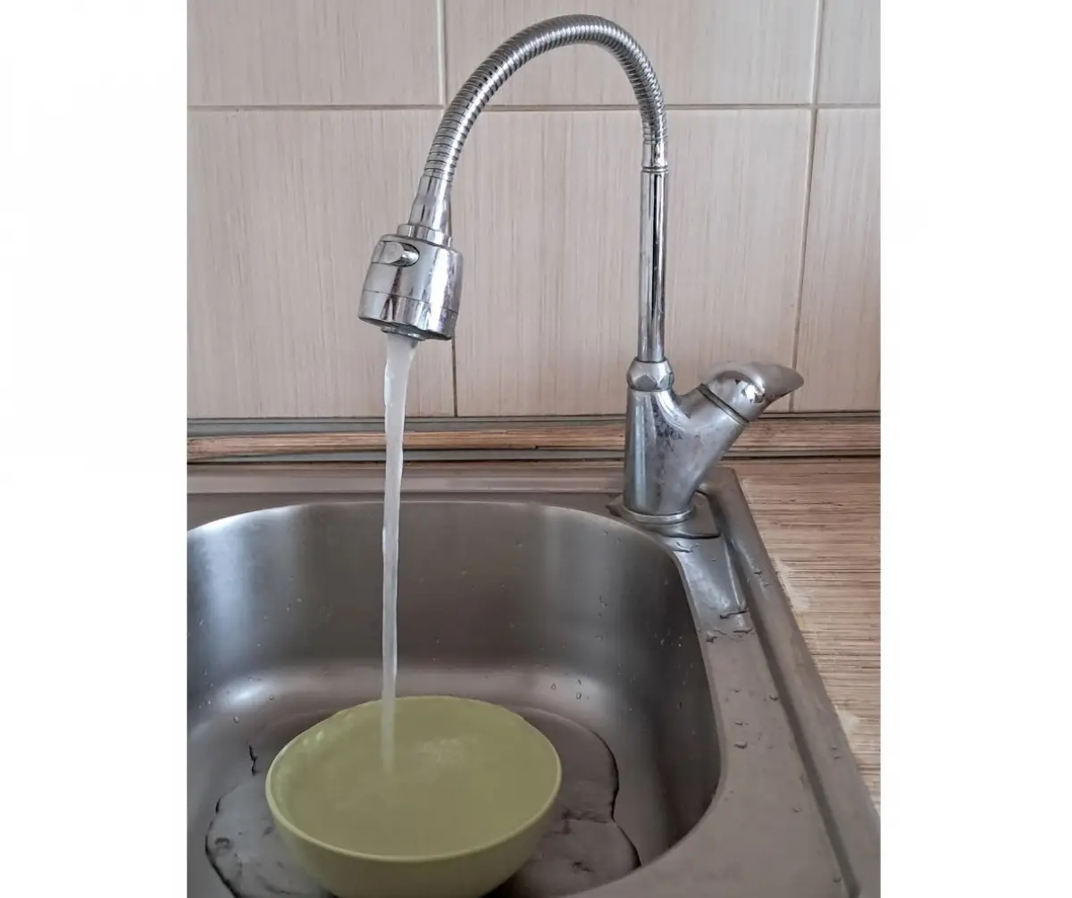 Окуловские коммунальщики продолжают борьбу с неплательщиками за воду